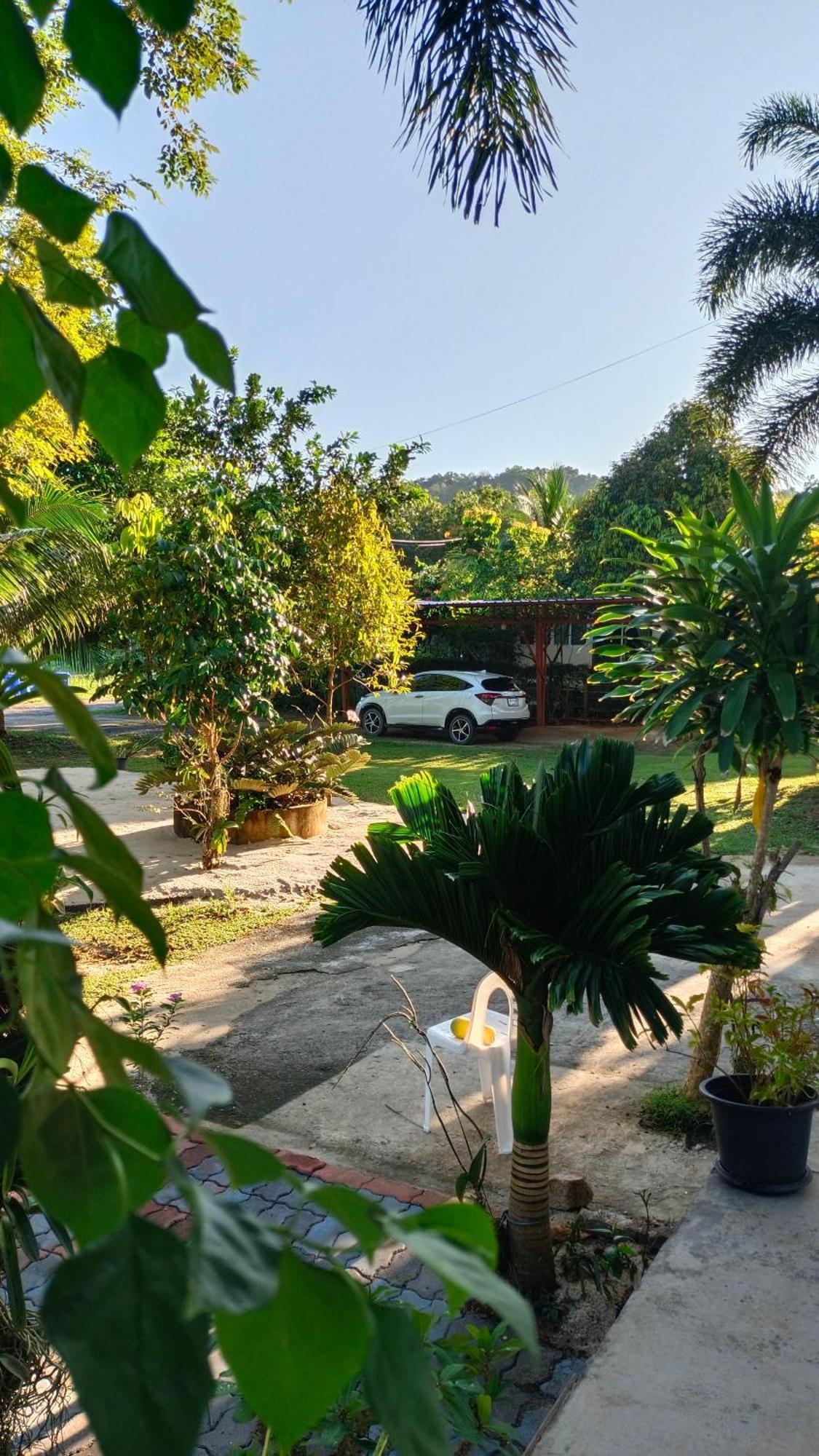 Homestay Batikseafood Airport & *