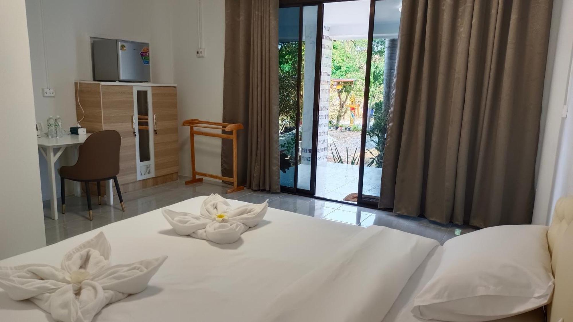 Batikseafood Airport & Homestay Ban Bo Sai Klang