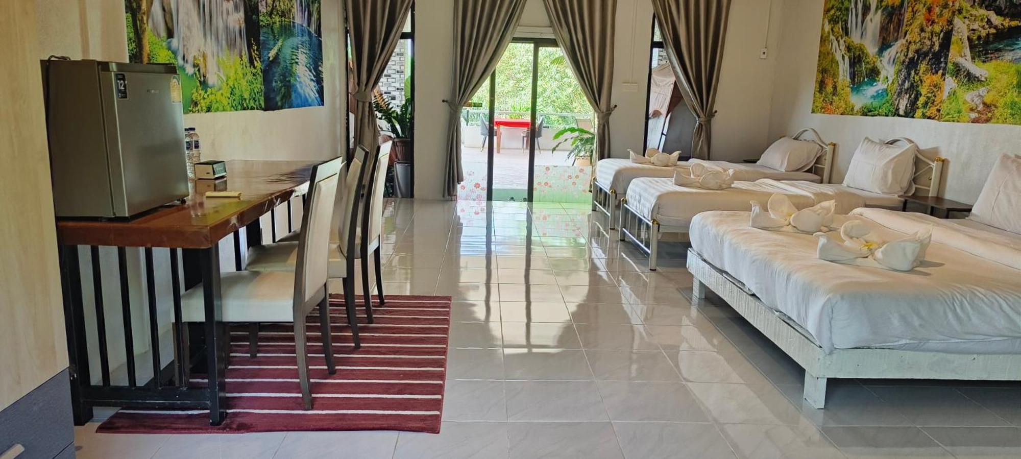 Batikseafood Airport & Homestay